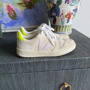 Veja Women's Cream and Neon Yellow Sneakers